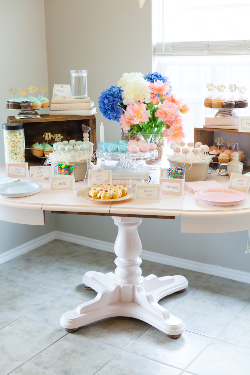  Isn't her pink table just gorgeous for this whole thing?! PERFECT!!! 
