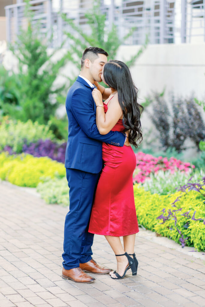 couple kissing